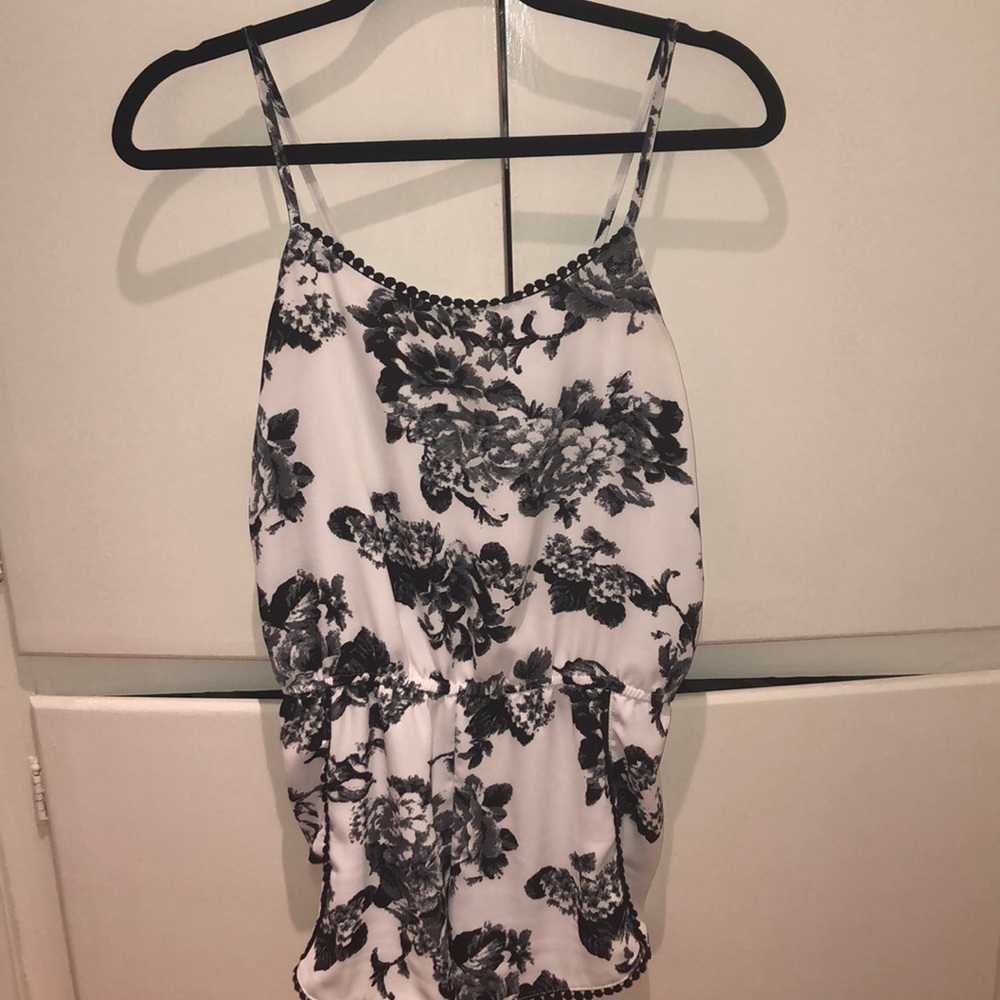 AQUA Black and white floral design romper